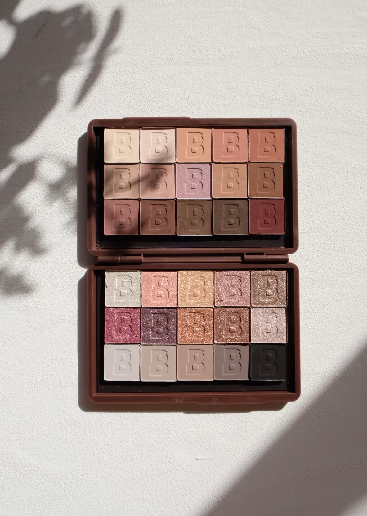 Clash Beauty Matte Chocolate Brown Double Sided Empty Eyeshadow Magnetic Makeup Palette for Makeup Artists. Filled with 30 Eyeshadows. 